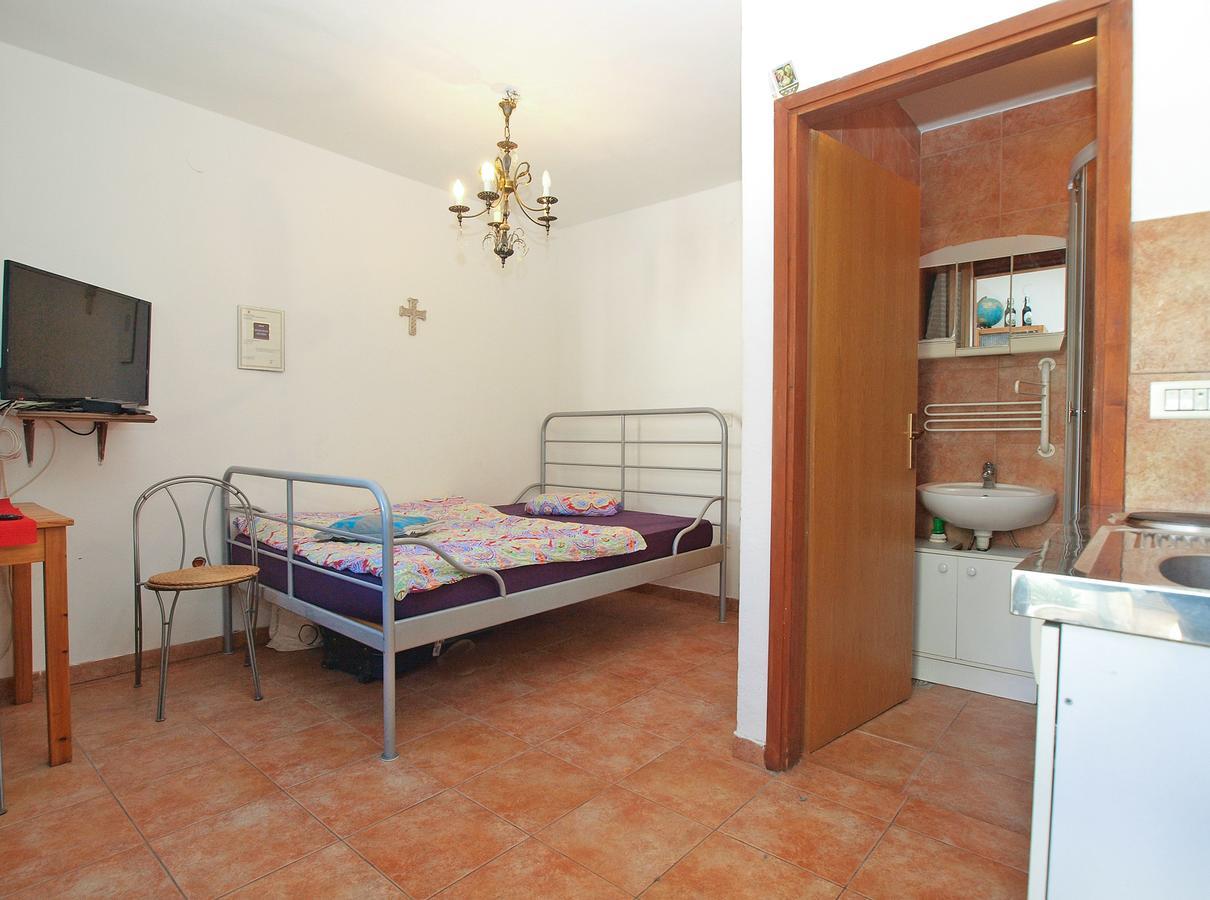 Apartments Kada 1571 Pula Exterior photo